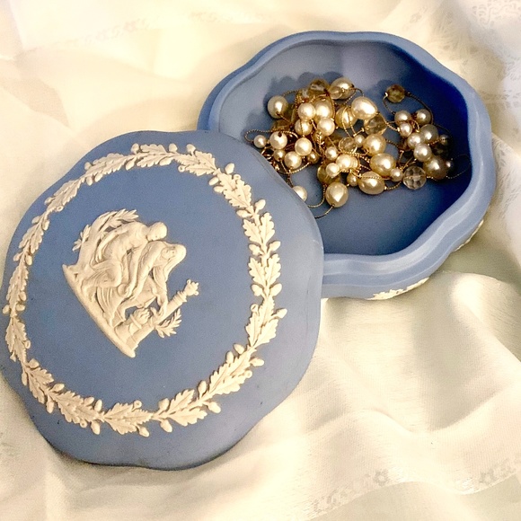 🎁 LARGE JASPERWARE WEDGEWOOD - VTG RARE - Picture 1 of 7